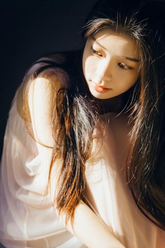 坐着男朋友总是把我搂怀里 应该很爱你