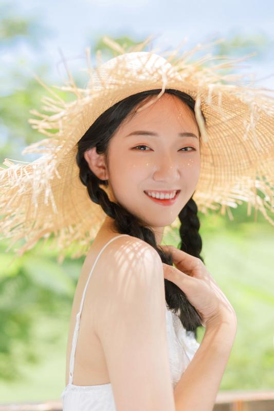高考后,小城和后妈坐火车去北京旅游