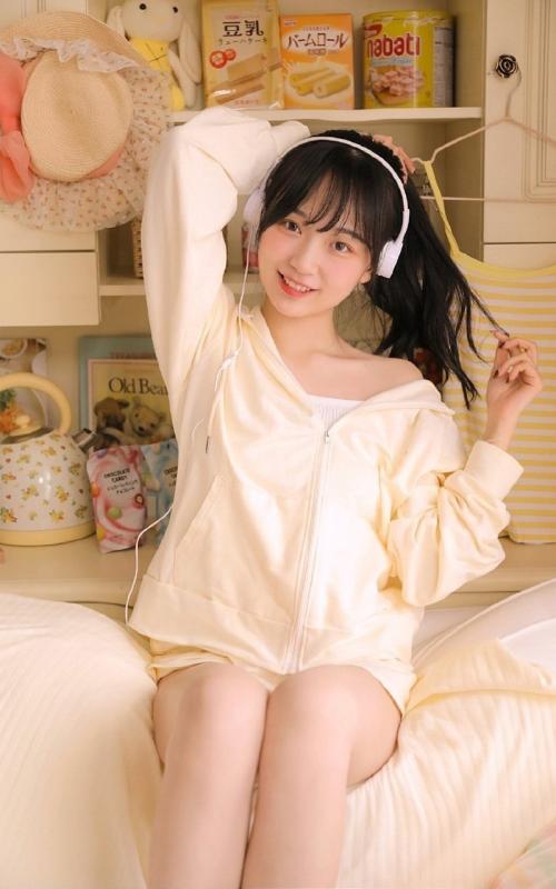 边吃奶边扭身体哼唧怎么回事是什么原因